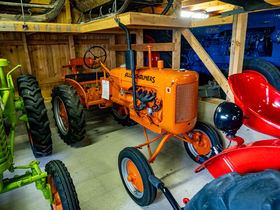 1949 Allis-Chalmers B traktori Moskvitchin moottorilla