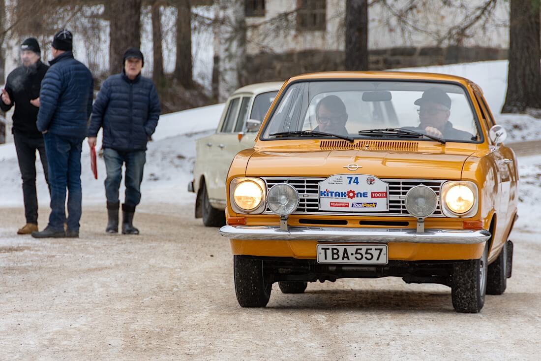 Keltainen 1972 Opel Kadett B