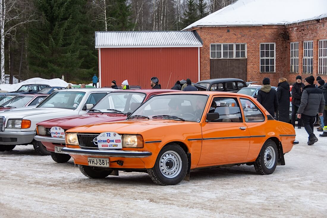 Oranssi 1977 Opel Ascona B