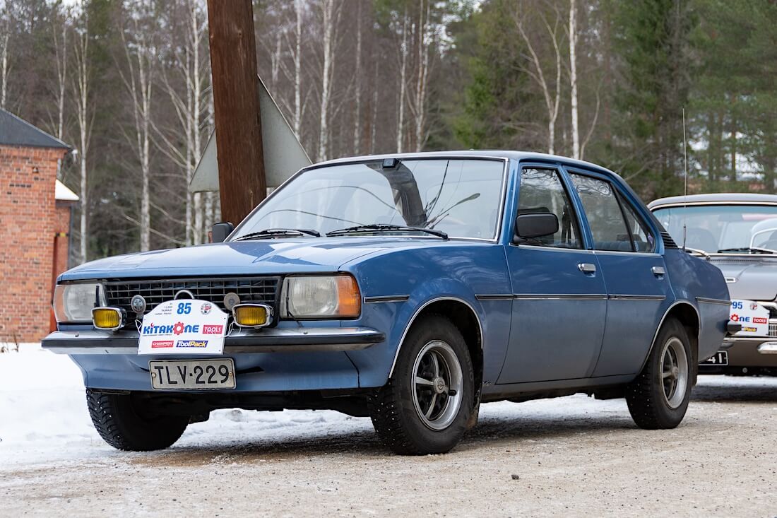 Sininen 1978 Opel Ascona Automatic 4d sedan